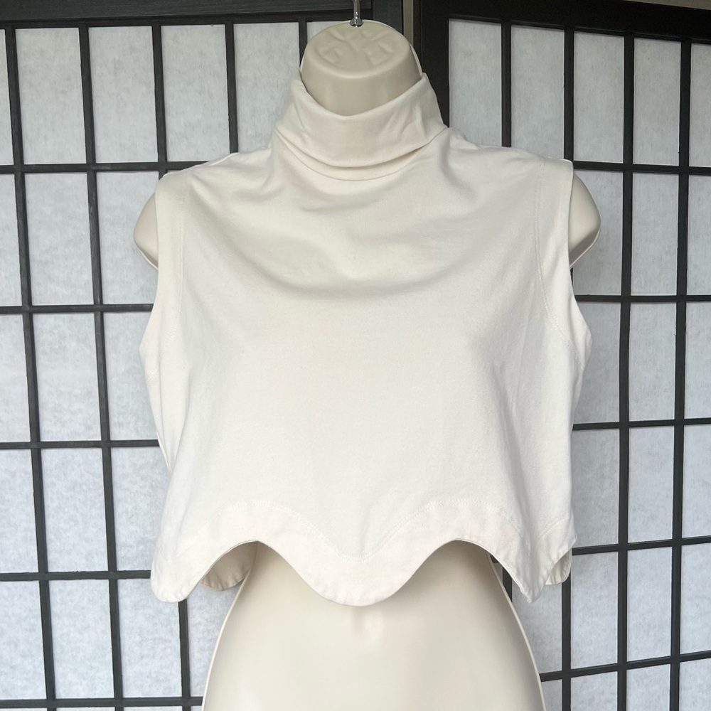 Lobo Mau Turtleneck Wavy Crop Top Off-white Size Small Perfect going out top!